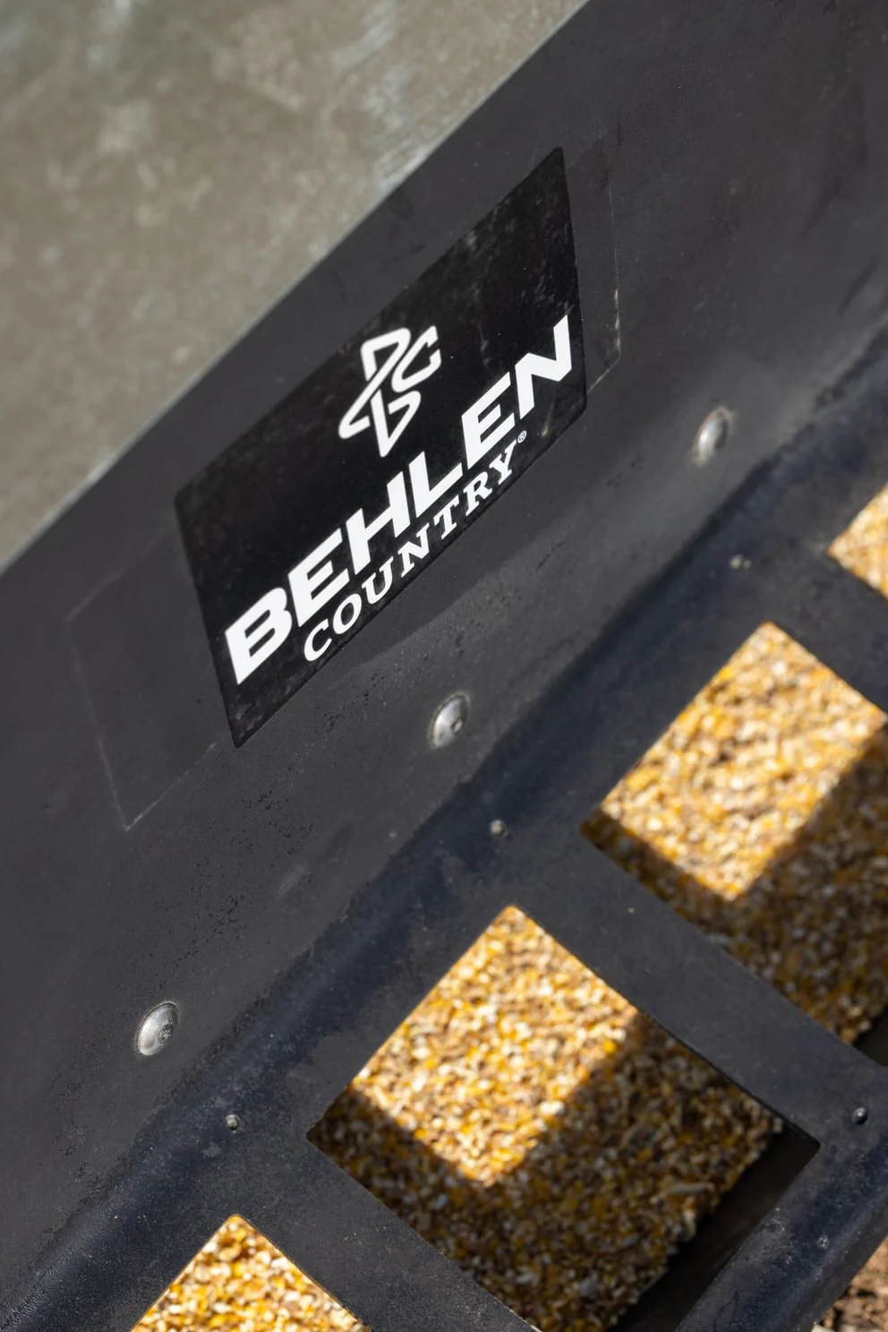 Behlen Country SafeStart Poly Creep Feeder - Image 5