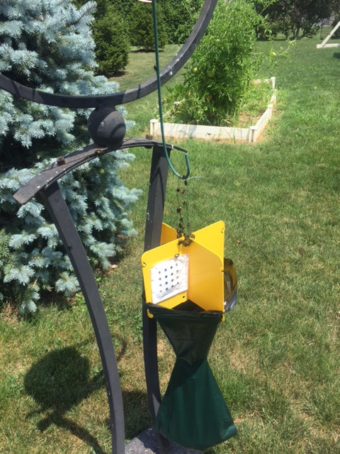 SAFER® BRAND JAPANESE BEETLE TRAP COLLAPSIBLE STAND - 1 STAND - Image 2