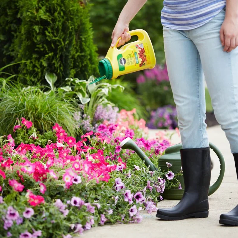 Scott's Miracle-Gro Miracle-Gro® Shake 'N Feed All Purpose Plant Food Plus Weed Preventer₁ - Image 2