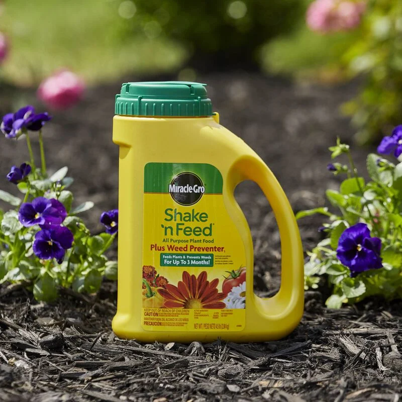 Scott's Miracle-Gro Miracle-Gro® Shake 'N Feed All Purpose Plant Food Plus Weed Preventer₁ - Image 3