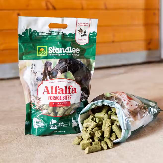 Standlee Premium Western Forage Alfalfa Forage Bites Star Anise Flavored Horse Treats - Image 4